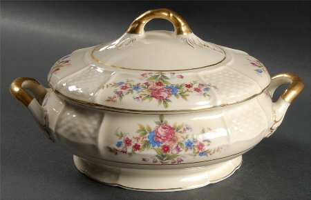 Glenbrook Round Covered Vegetable