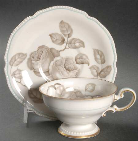 Gloria Footed Cup & Saucer Set