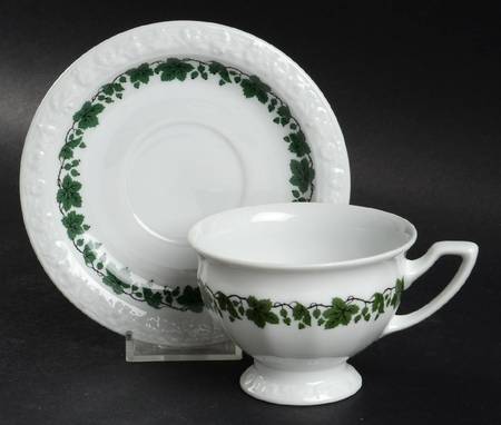 Gooseberry Footed Cup & Saucer Set
