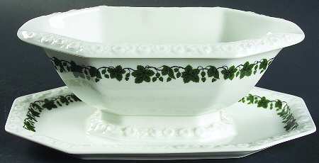 Gooseberry Gravy Boat with Attached Underplate