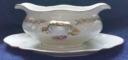Heritage Gravy Boat with Attached Underplate