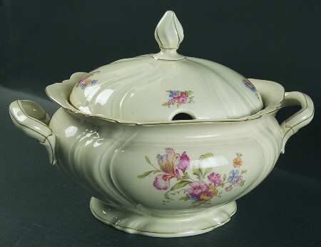 K2867 (Viktoria Shape) Tureen &  Lid