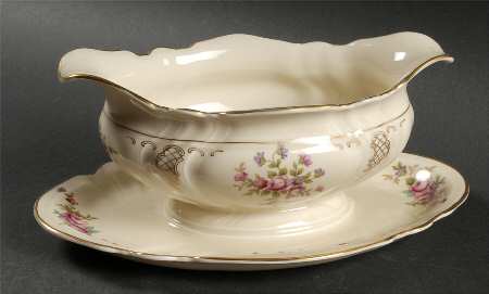 K2879 Gravy Boat with Attached Underplate