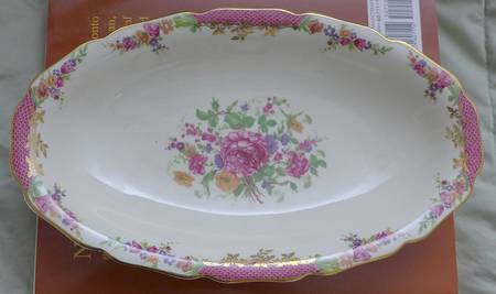 King's Rose (Cream Background, Scalloped) Relish