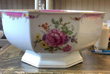 King's Rose (White Background, 1-8" Trim) Large Fruit Bowl