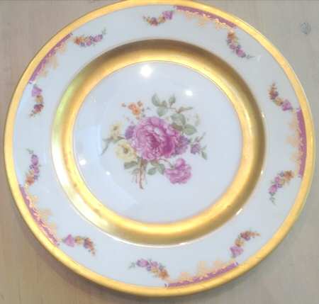 King's Rose (White Background, 1-2" Gold) Dinner Plate