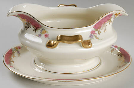 King's Rose (Cream Background, Smooth) Gravy Boat with Attached Underplate