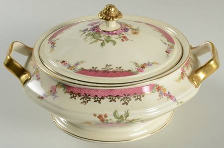 King's Rose (Cream Background, Smooth) Round Covered Vegetable