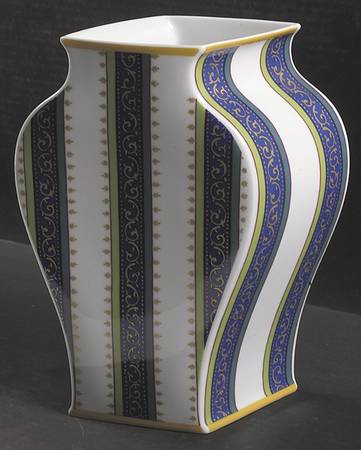 Kusumam 11" Vase