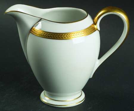 Laurel Wreath Creamer