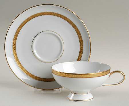 Laurel Wreath Footed Cup & Saucer Set