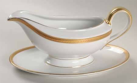 Laurel Wreath Gravy Boat with Attached Underplate