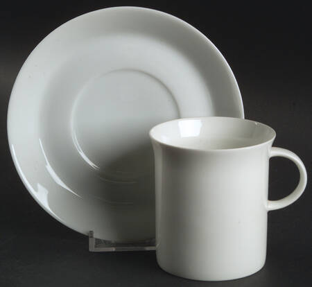 Linear Berlin White Flat Cup & Saucer Set