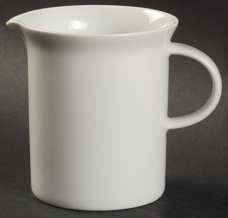 Linear Berlin White Creamer
