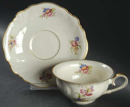 Lombul Gold (Gold Trim) Flat Cup & Saucer Set