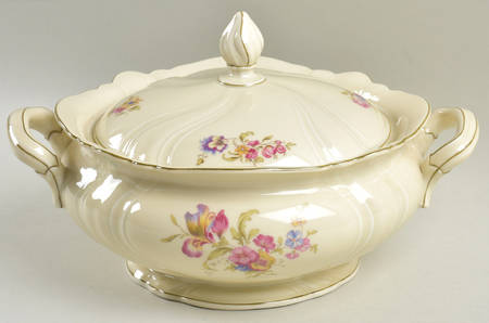 Lombul (Green Trim) Round Covered Vegetable