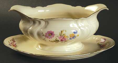 Lombul (Green Trim) Gravy Boat with Attached Underplate