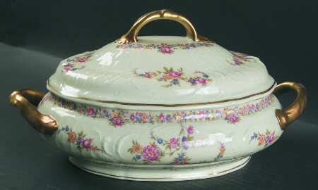 Lorraine Oval Covered Vegetable