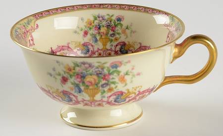 Sau Footed Cup