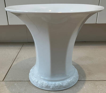 Maria White (12 Sided) 7" Vase