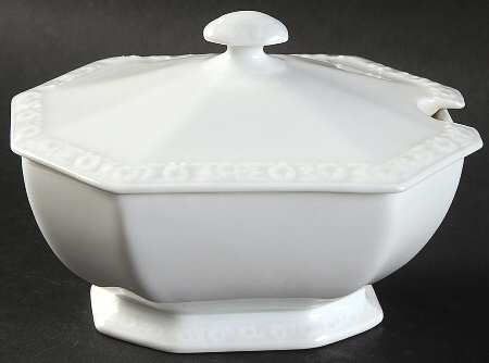 Maria White (12 Sided) Sauce Boat & Lid