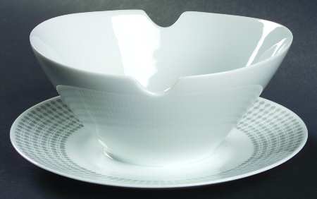 Minuet (Classic Modern Shape) Gravy Boat with Attached Underplate