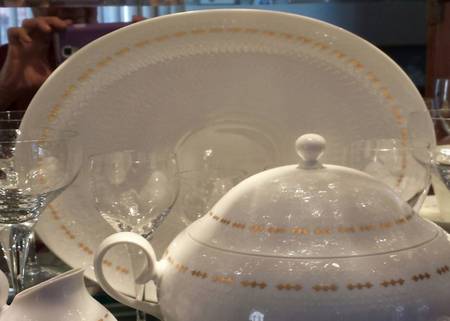 Minuet (Romance Shape) 15" Oval Serving Platter