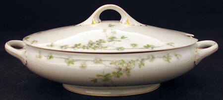 Mistletoe (Gold Trim) Tureen &  Lid