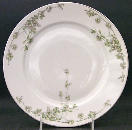 Mistletoe (Gold Trim) Luncheon Plate