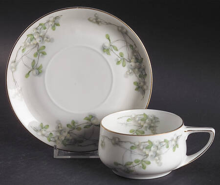 Mistletoe (Gold Trim) Flat Cup & Saucer Set