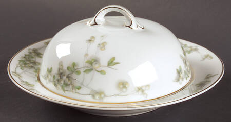 Mistletoe (Gold Trim) Round Covered Butter