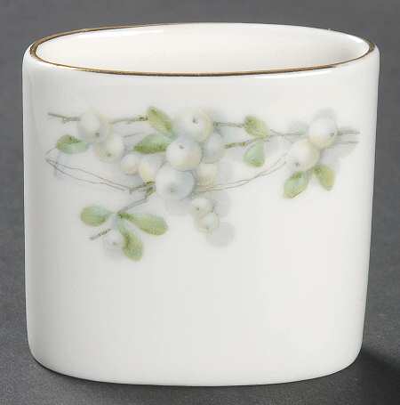 Mistletoe (Gold Trim) Cigarette Holder