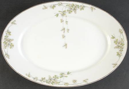 Mistletoe (Gold Trim) 12" Oval Serving Platter