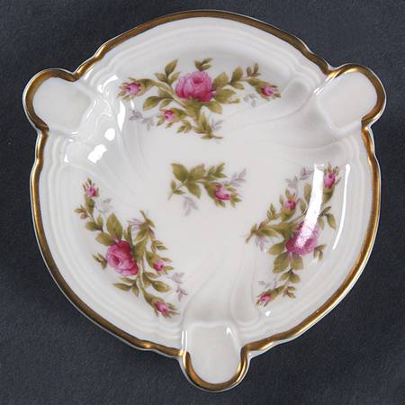 Moss Rose (Pompadour, Ivory Body, Off Center) 3" Ashtray