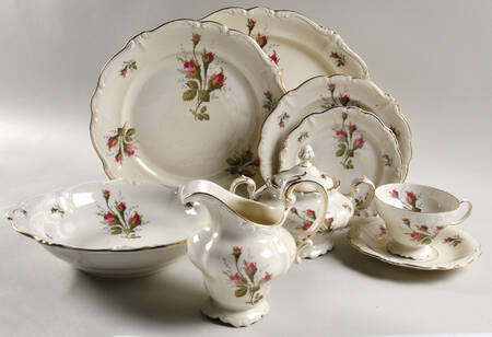 Moss Rose (Pompadour, Ivory Body, Off Center) 45 Piece Starter Set