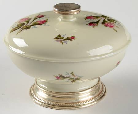 Moss Rose (Pompadour, Ivory Body, Off Center) Round Box & Lid