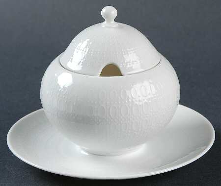 Romance (All White) Mustard with Lid & Attached Underplate