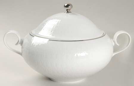 Motif Platinum Band Round Covered Vegetable