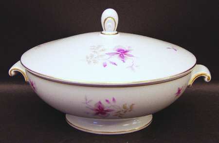 Orchid (Aida, White) Round Covered Vegetable