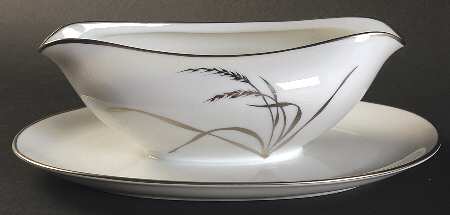 Platinum Wheat Gravy Boat with Attached Underplate