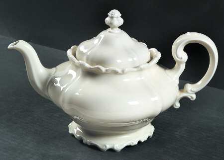 Pompadour Cream Teapot & Lid