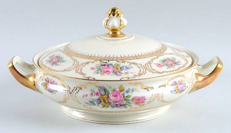 Queen's Bouquet Round Covered Vegetable