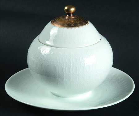 Quatre Couleurs Mustard with Lid & Attached Underplate