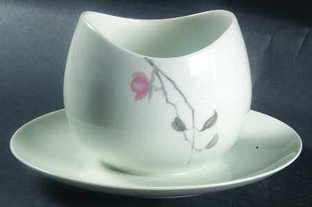 Quince (Rhythm Shape) Gravy Boat with Attached Underplate