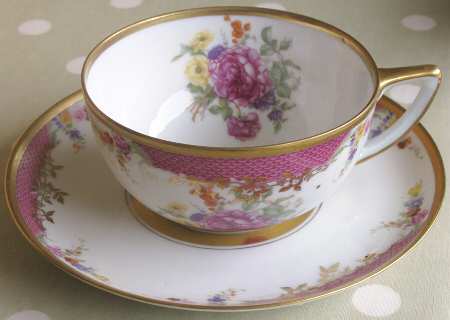 Queen's Rose (Wide Gold Inner Band) Flat Cup & Saucer Set