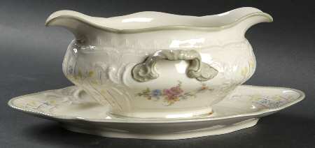 3422 Gravy Boat with Attached Underplate