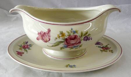 R108 Gravy Boat with Attached Underplate