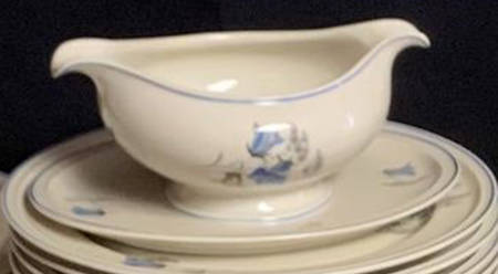 R133 Gravy Boat with Attached Underplate
