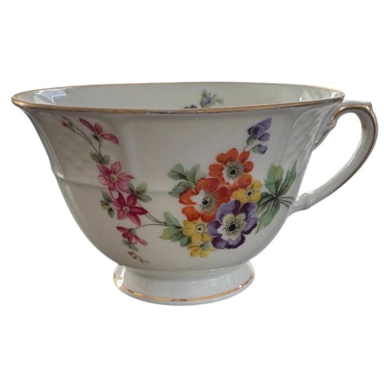 R138 Footed Cup