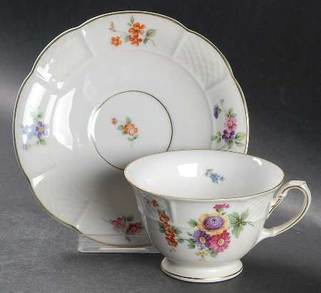 R138 Footed Cup & Saucer Set